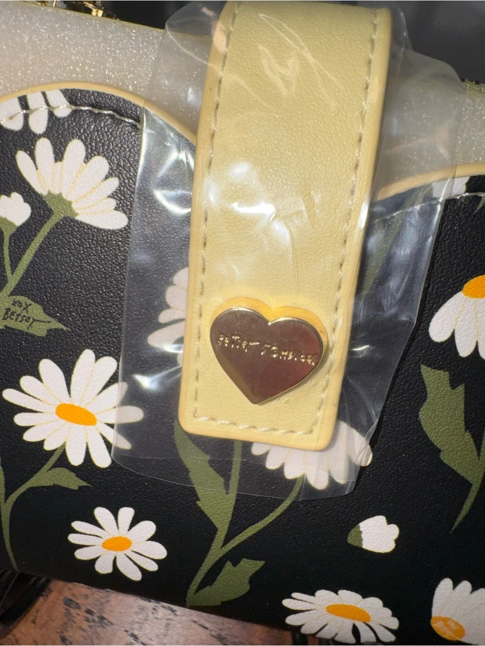 NWT Betsey Johnson XOPIXIE Daisy Bifold Wristlet Wallet